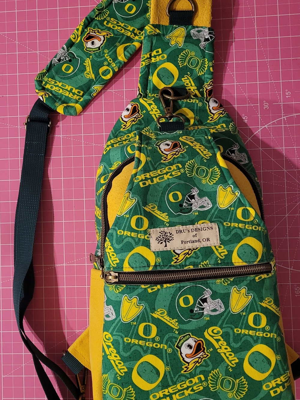 Oregon Ducks Green & Yellow Sling Crossbosy Bag